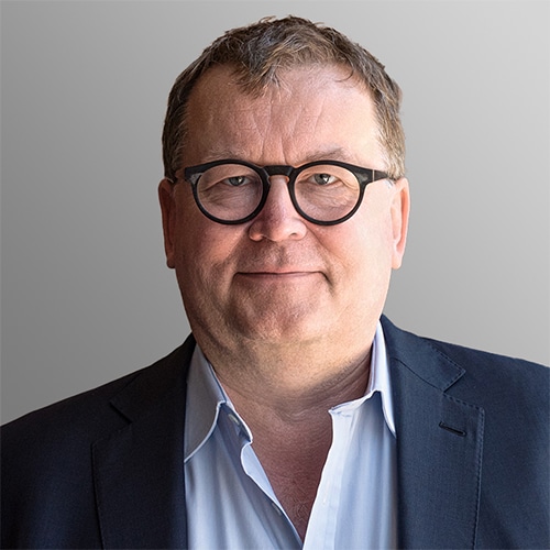 Dr. Andreas Penk is a trained physician